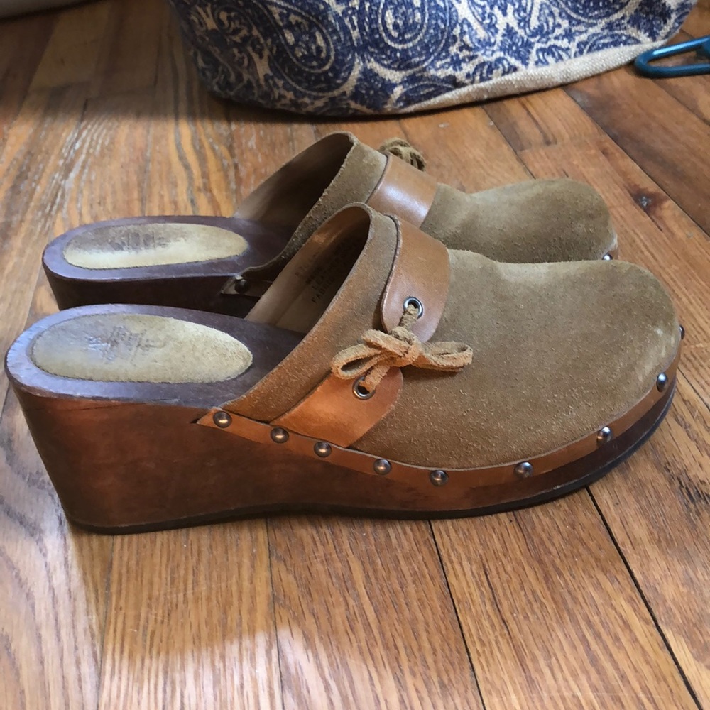 American eagle clogs